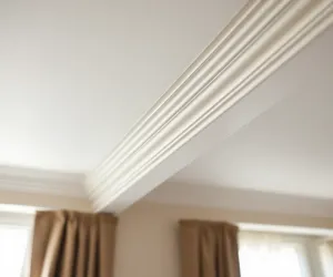 Wykończenie tapety pod sufitem
